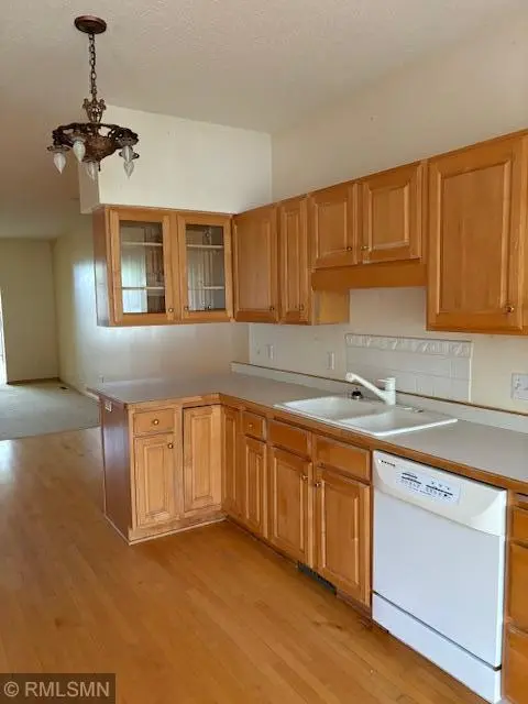 8409 Rosewood DR, Chanhassen, MN 55317