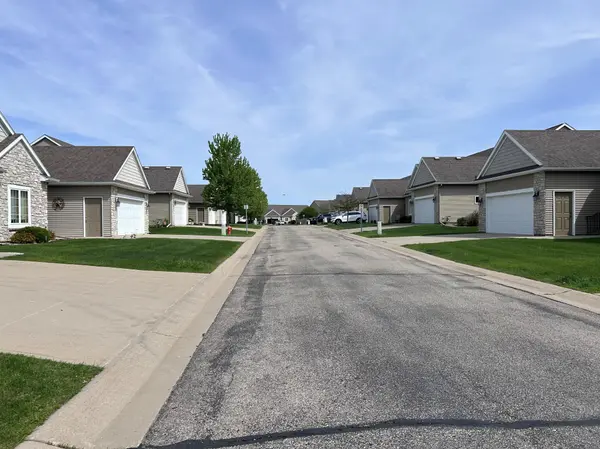 2407 Coral Ridge PL NE, Rochester, MN 55906
