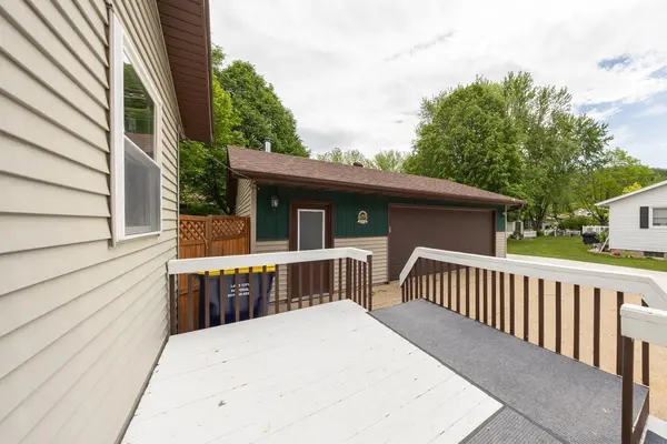 1041 Pine Grove LN, Lake City, MN 55041