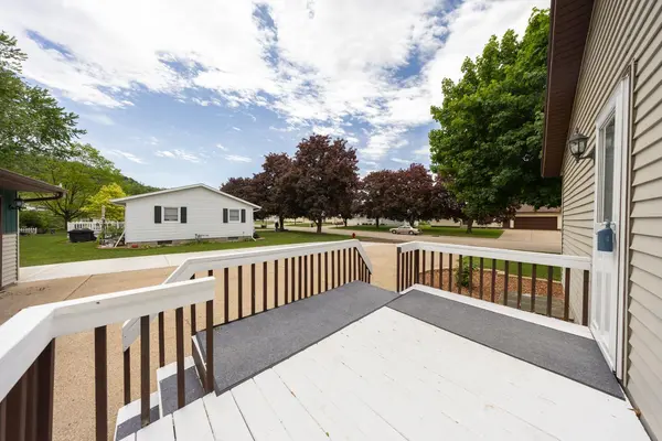 1041 Pine Grove LN, Lake City, MN 55041