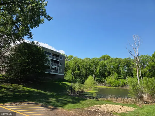 135 Viking DR E #213, Little Canada, MN 55117