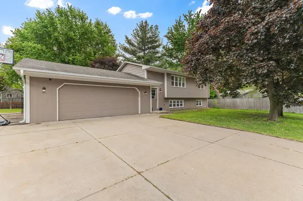 300 Iris LN SW, Saint Michael, MN 55376