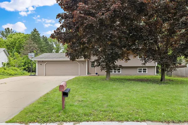 300 Iris LN SW, Saint Michael, MN 55376