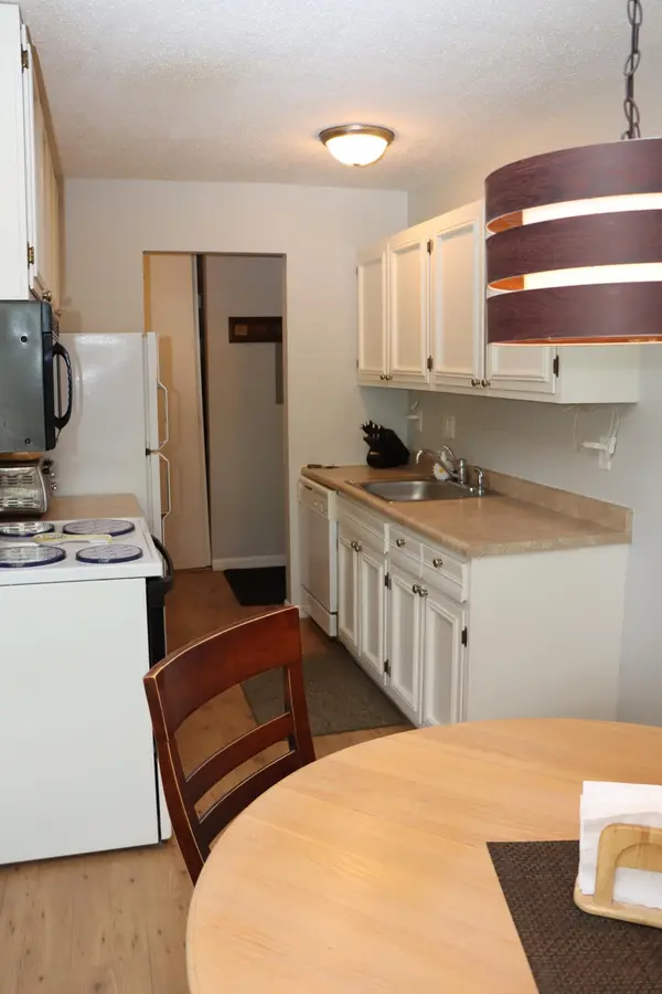 814 Old Settlers TRL #6, Hopkins, MN 55343