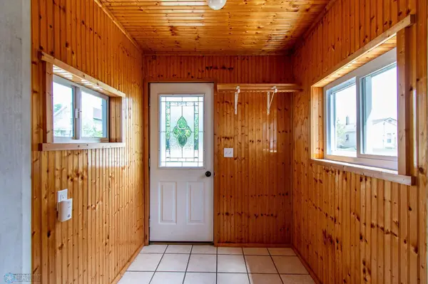 407 2nd ST NW, Barnesville, MN 56514