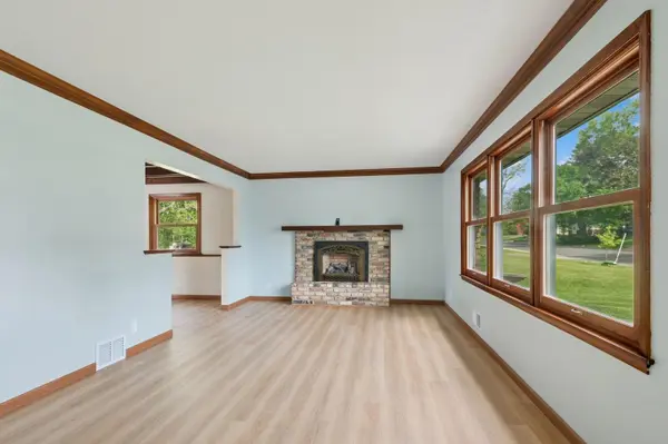 2197 Beam AVE, Maplewood, MN 55109