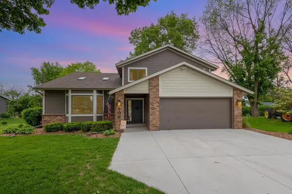 706 Highland DR, New Prague, MN 56071