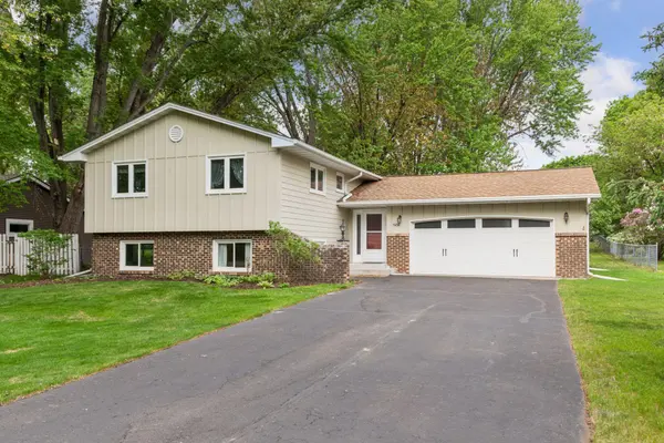 5431 Township DR, White Bear Twp, MN 55110
