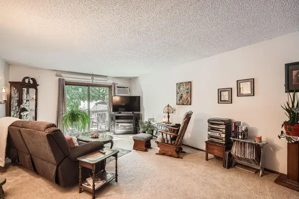 5445 Babcock TRL #N201, Inver Grove Heights, MN 55077