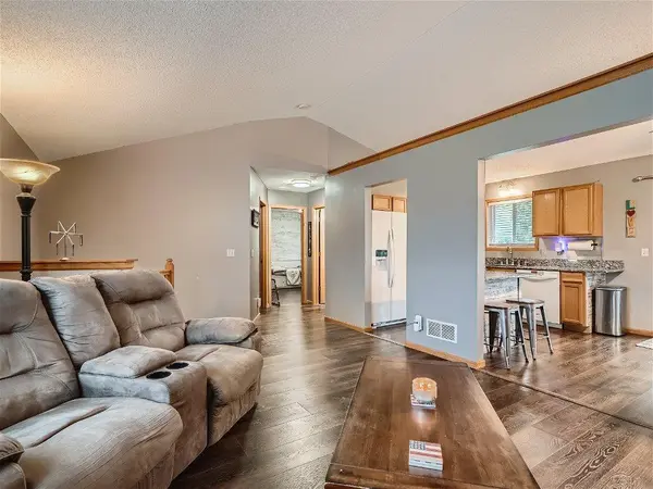 5588 Kalenda DR NE, Albertville, MN 55301