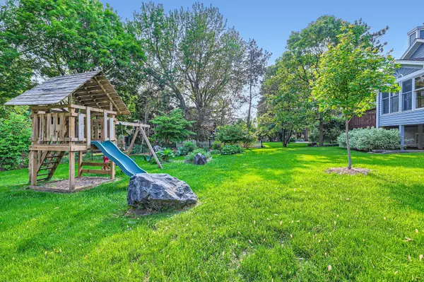 1321 Dallager CT, Stillwater, MN 55082