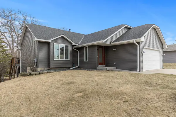 3664 Canary WAY, Eagan, MN 55123