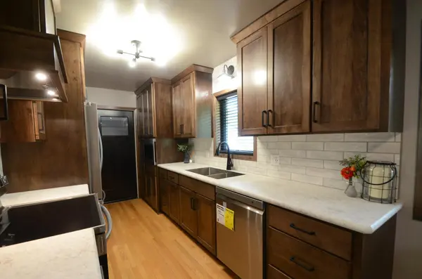 415 Hubbard AVE N, Litchfield, MN 55355