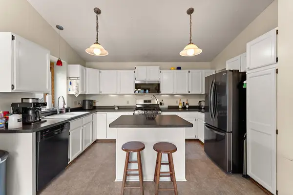 7150 Upper 157th ST W, Apple Valley, MN 55124