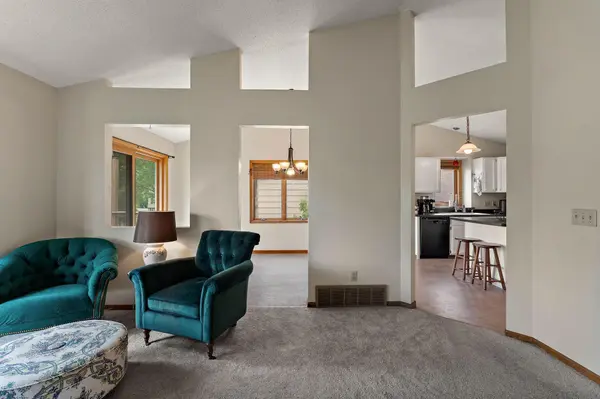 7150 Upper 157th ST W, Apple Valley, MN 55124