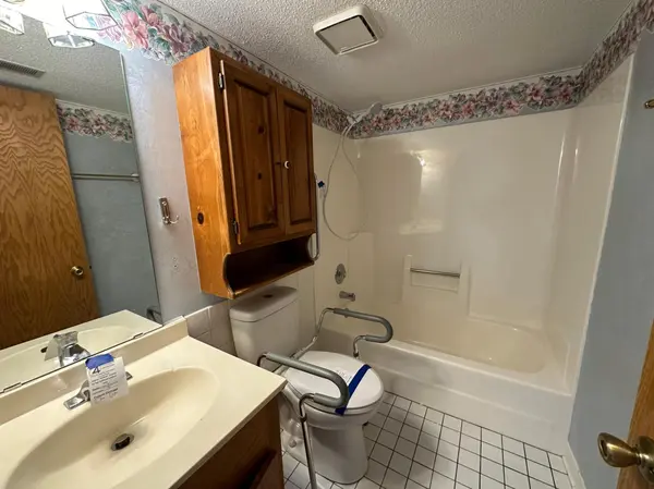 39 Round Lake TRL, Little Canada, MN 55117