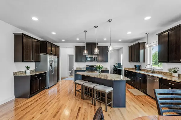 2540 Heron LN, Victoria, MN 55386