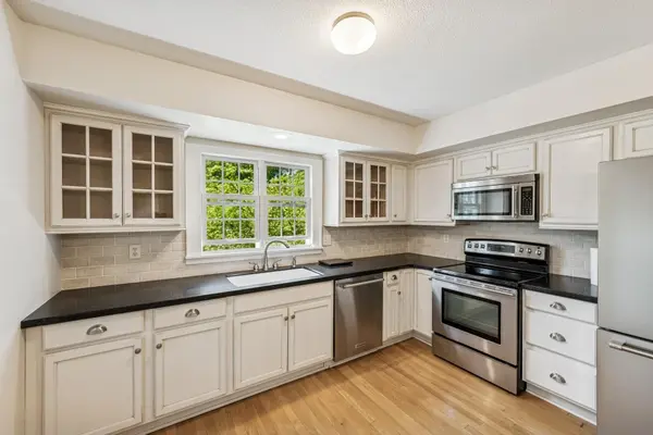 2759 Irene CIR, Roseville, MN 55113