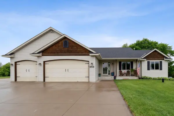 958 Sadies LN, Hudson, WI 54016