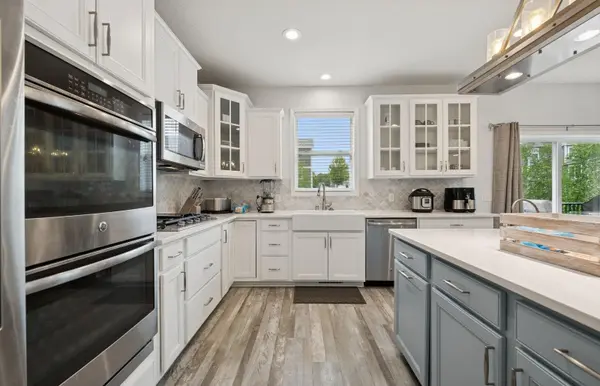 11543 Harbor LN, Woodbury, MN 55129