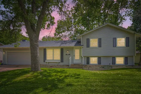 2084 102nd AVE NW, Coon Rapids, MN 55433