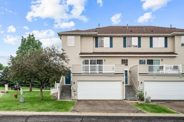 4961 Grenwich AVE N, Oakdale, MN 55128