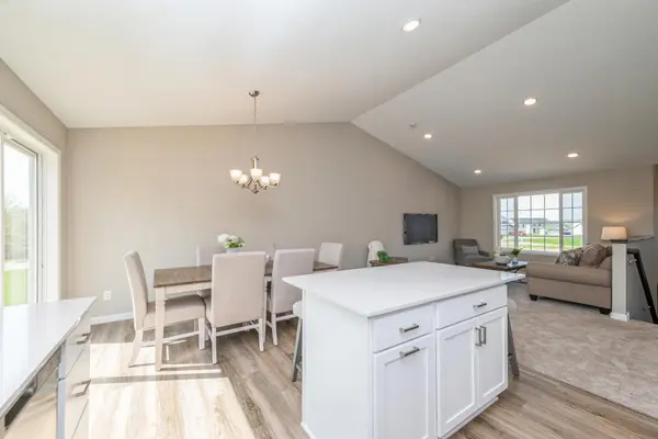676 Blackbird CIR W, Delano, MN 55328