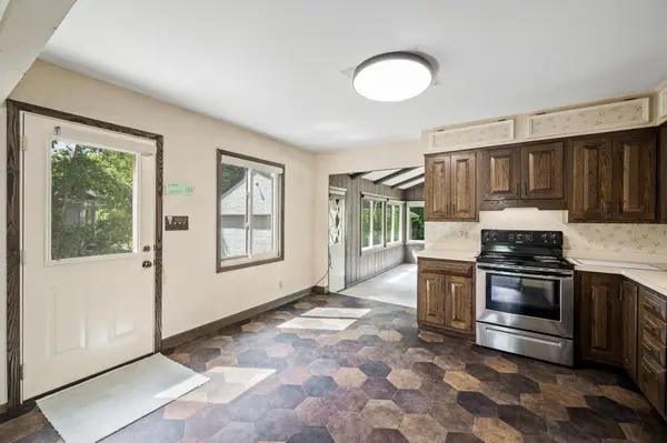 2577 Mayer LN E, Maplewood, MN 55119