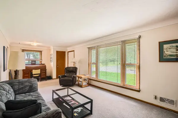 1033 Beatrice ST, Eagan, MN 55121