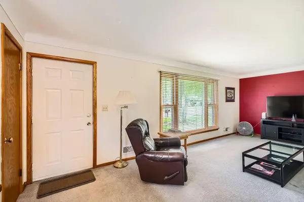 1033 Beatrice ST, Eagan, MN 55121