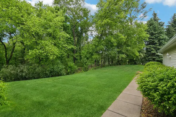 6879 Inverness TRL, Inver Grove Heights, MN 55077