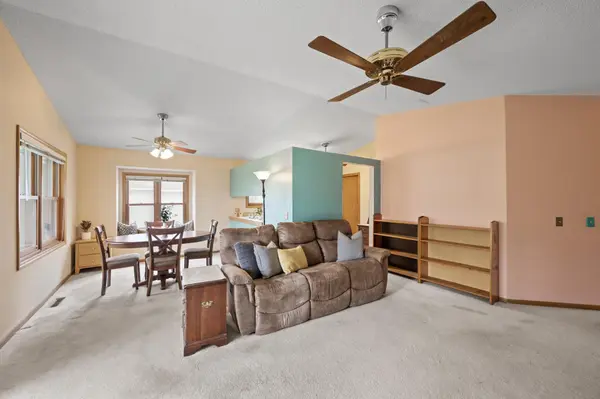 5345 Highpointe TER, Bloomington, MN 55437