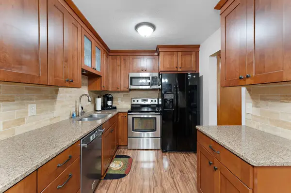 1533 Roundhouse CIR, Shakopee, MN 55379