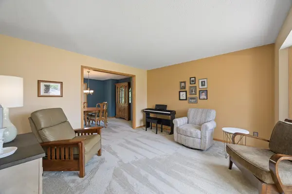 6305 Ballantine AVE, Inver Grove Heights, MN 55077