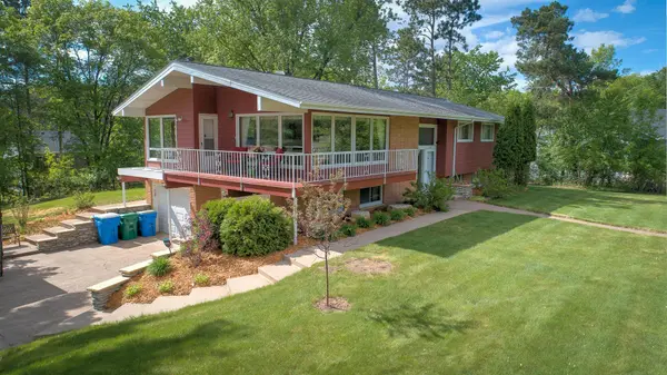 2755 Holly ST S, Cambridge, MN 55008