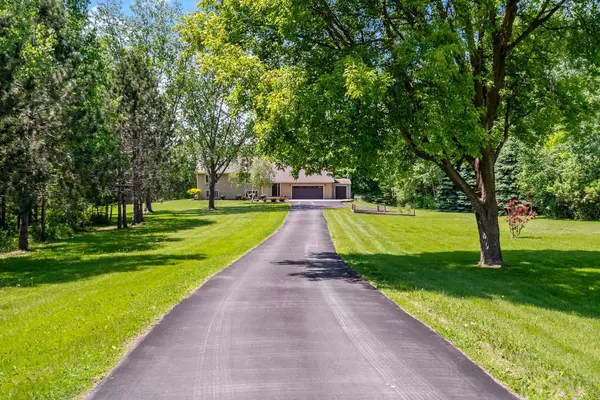 21570 France BLVD, Lakeville, MN 55044