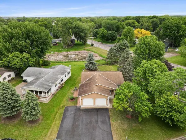 210 Knollwood ST W, Annandale, MN 55302
