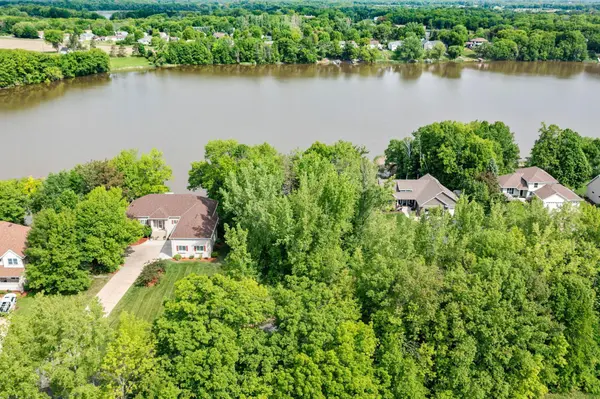 11200 Lake Point DR, Chisago City, MN 55013