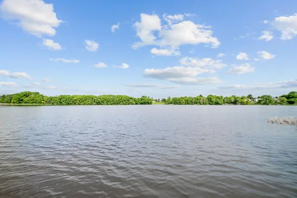 11200 Lake Point DR, Chisago City, MN 55013