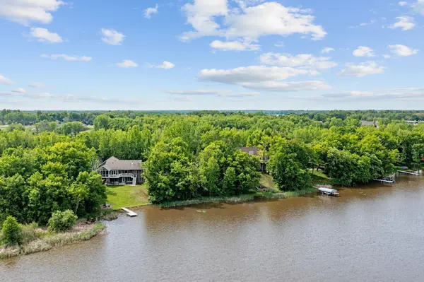 11200 Lake Point DR, Chisago City, MN 55013