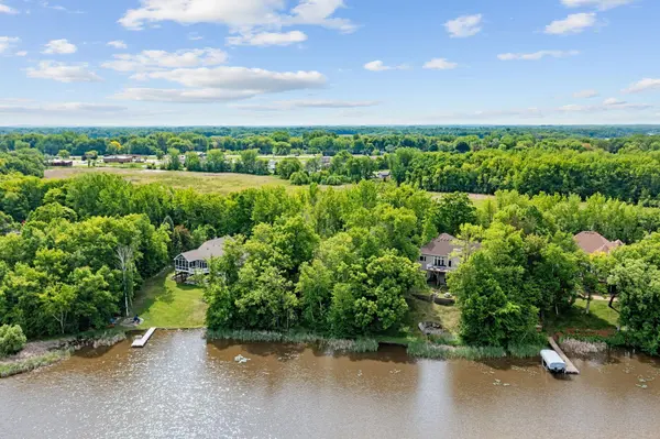 11200 Lake Point DR, Chisago City, MN 55013