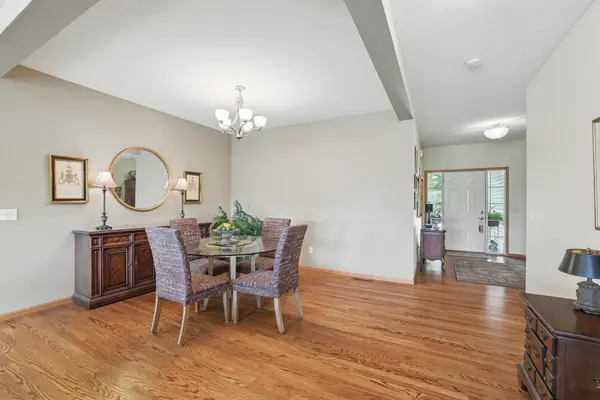 930 Drew DR, Woodbury, MN 55129
