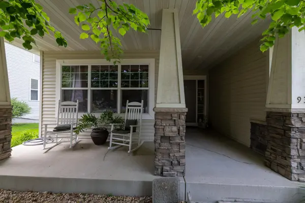 930 Drew DR, Woodbury, MN 55129