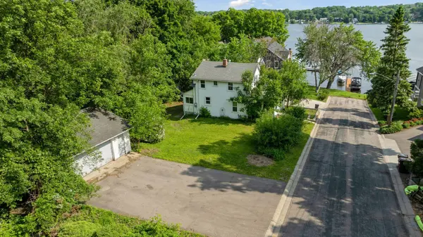 1575 Finch LN, Mound, MN 55364
