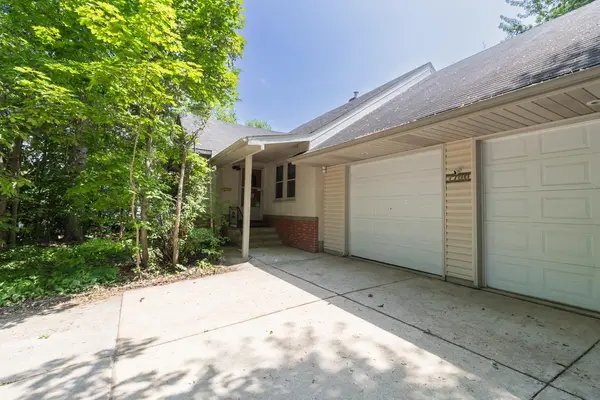 1700 Case AVE E, Saint Paul, MN 55106