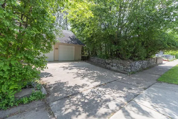 1700 Case AVE E, Saint Paul, MN 55106