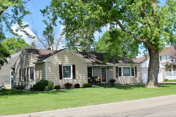606 Center AVE N, Blooming Prairie, MN 55917