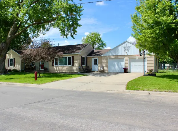 606 Center AVE N, Blooming Prairie, MN 55917