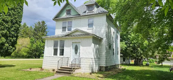 12 S Quinn ST,  Bricelyn,  MN 56014