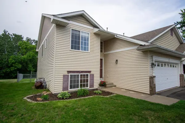 450 Meadow LN, Somerset, WI 54025